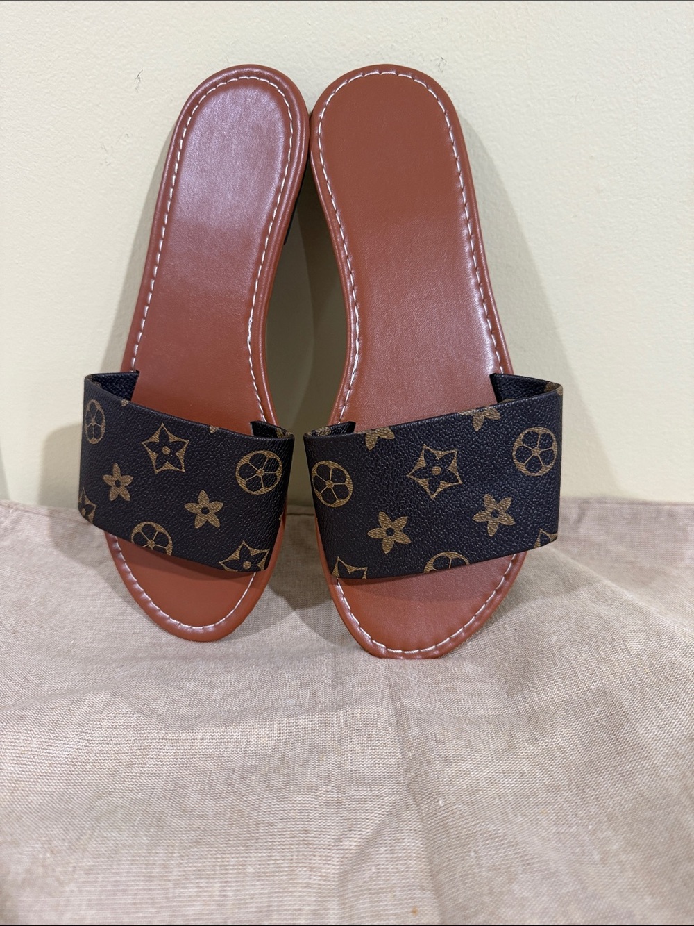 Women's Monogram Slide Sandals with Patterned Dark Strap Size 39 - Picture 2 of 3